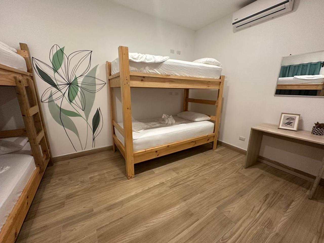 Wide Mouth Frog Quepos Hostel มานูเอล อันโตนิโอ ภายนอก รูปภาพ
