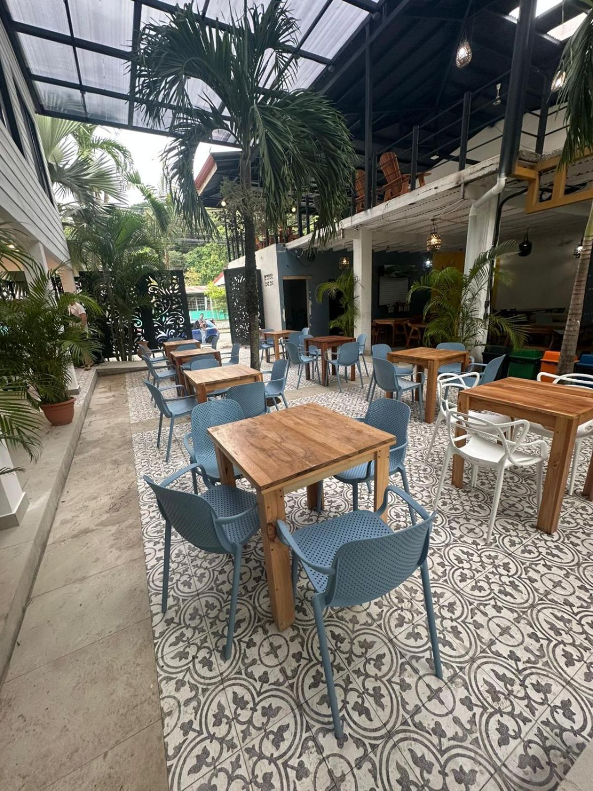 Wide Mouth Frog Quepos Hostel มานูเอล อันโตนิโอ ภายนอก รูปภาพ